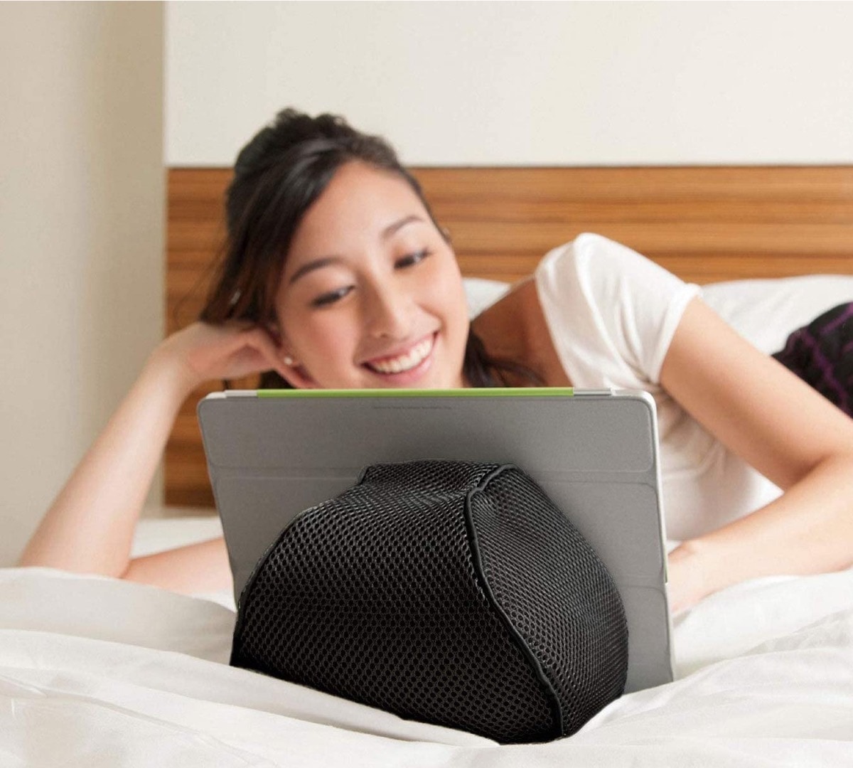 Bean bag holder for tablets and e-readers - hands-free reading