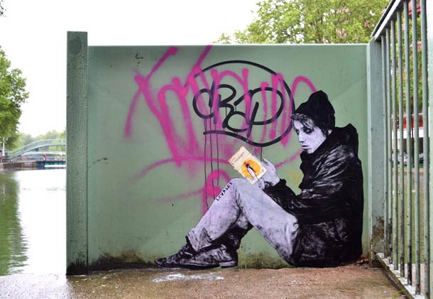 Books - street art by Levalet - picture 2