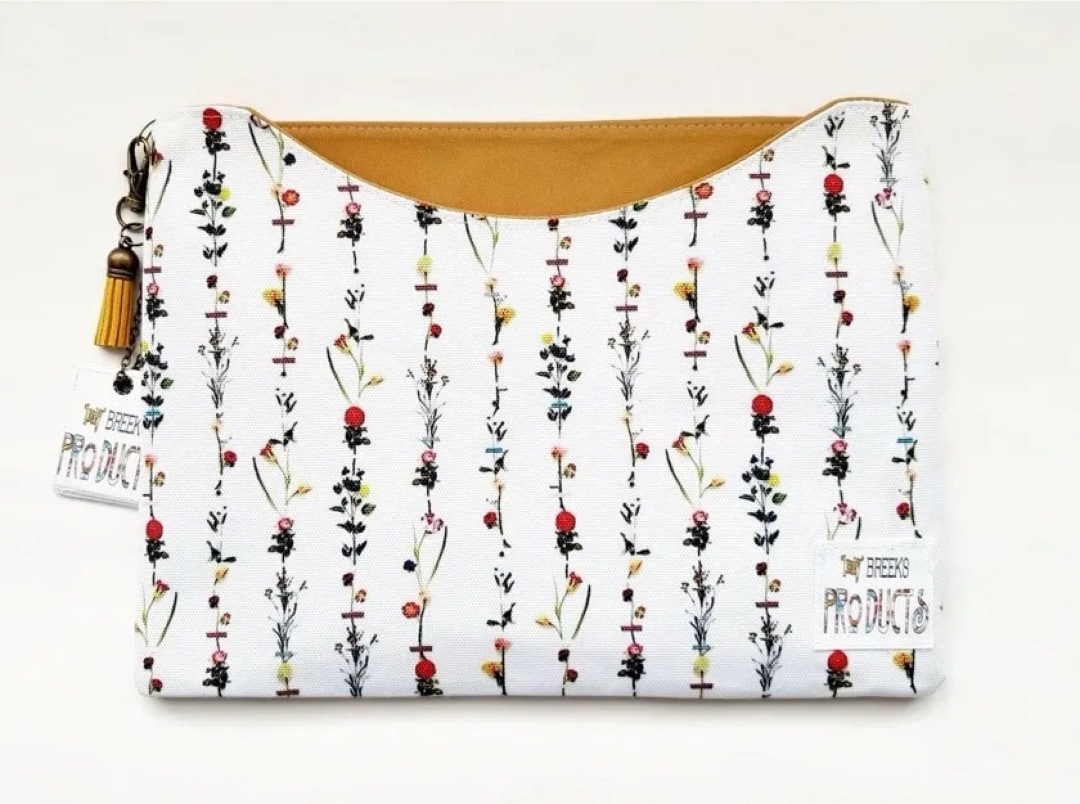 Fabric Kindle sleeve with gentle floral patterns