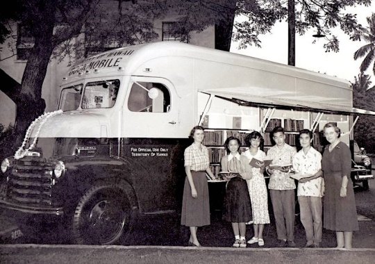 Library of Hawaii bookmobile around 1955