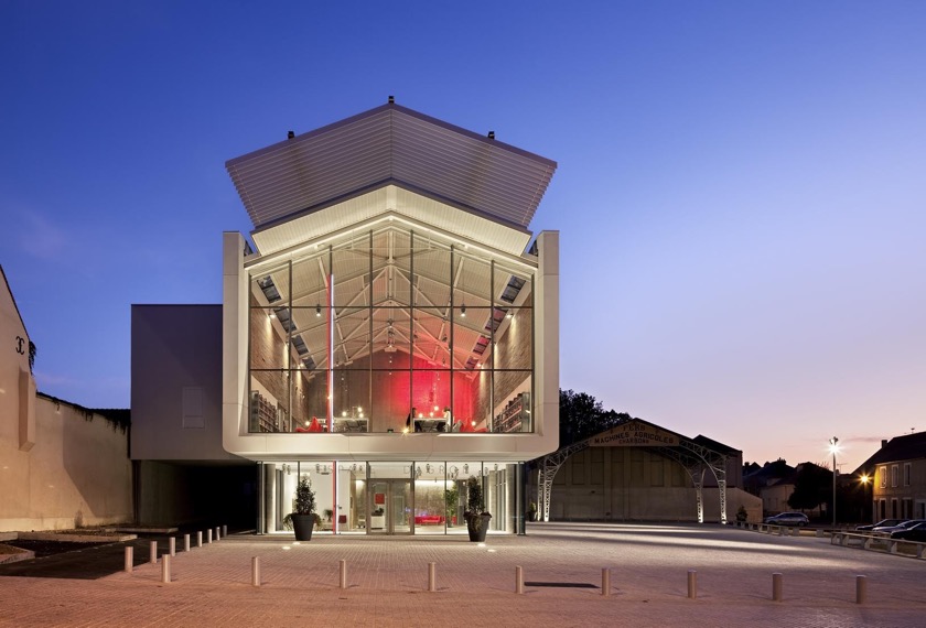 Multimedia Library in Auneau - outside