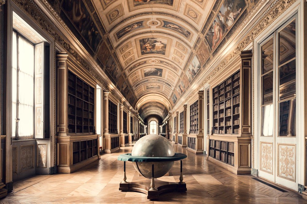 The library at Château Fontainebleau