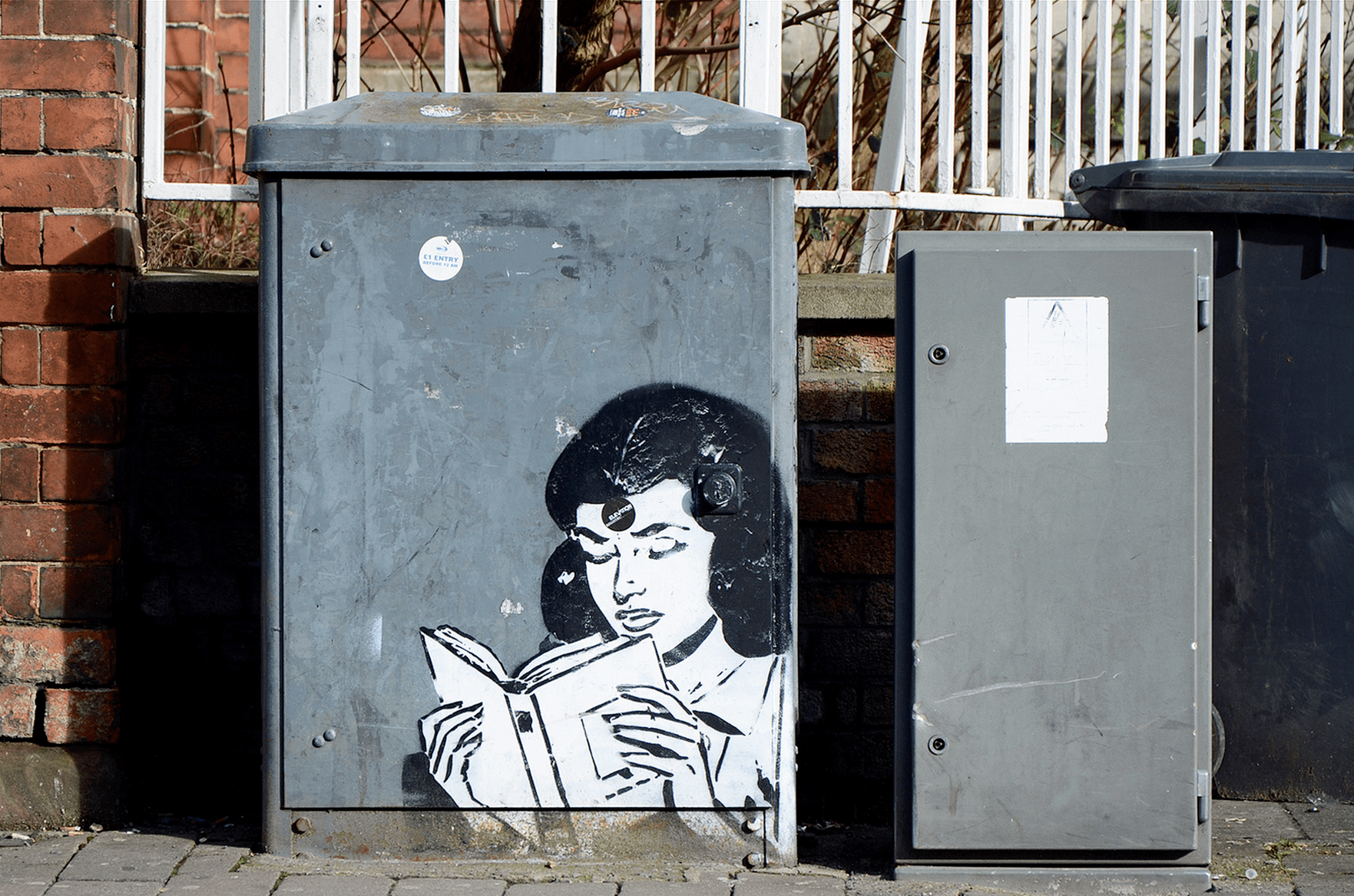 Street art - Girl Reading